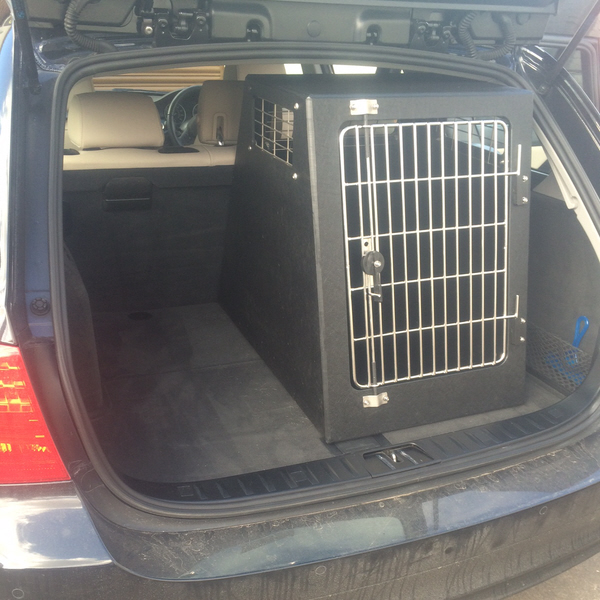 BMW 3 Series Single Compartment Dog Box